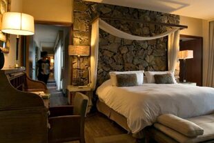 El Cavas Wine Lodge cuenta con baños de vinoterapia en el spa y habitaciones que en realidad son departamentos de 90 metros cuadrados.