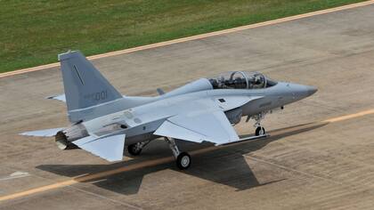 Los aviones caza son una de las pocas aeronaves que superan la barrera del sonido en sus vuelos