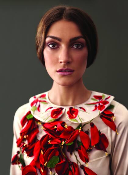 El ceibo se recreó en un conjunto de organza con apliques de la diseñadora María Noel Pepe (ex semillero UBA)