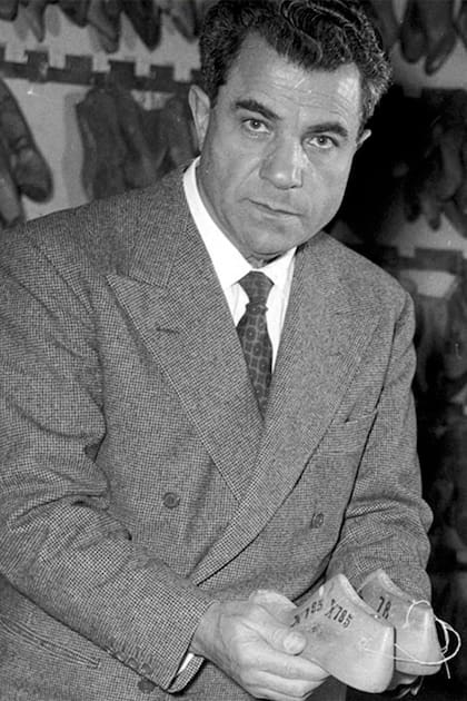 El célebre Salvatore Ferragamo,
quien murió a los 62 años en agosto de 1960.