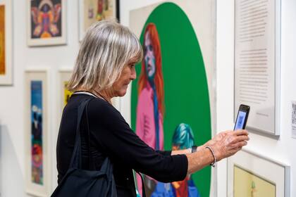 El celular, una herramienta que ayuda a expandir la experiencia de visitar el museo