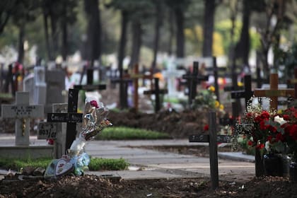 La traza del cementerio dispone de 16 secciones destinadas a sepultura en tierra