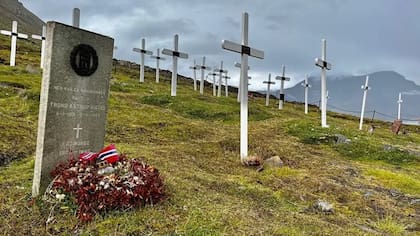 El cementerio de la iglesia de Longyearbyen estuvo a punto de desaparecer debido a un deslizamiento de tierra provocado por el deshielo