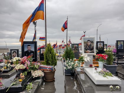El cementerio de Yerablur, en Ereván, donde están enterrados los soldados caídos en las guerras por Nagorno Karabaj