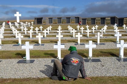 El cenotáfio de las Islas Malvinas con las tumbas de los soldados argentinos