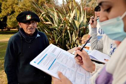 El censo nacional ya comenzó en las zonas rurales y mañana a la noche se sumará la recorrida para relevar a las personas en situación de calle 