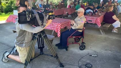 El centenario celebró su cumpleaños rodeado de su familia y amistades