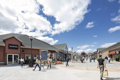 El centro comercial cuenta con marcas como Gucci, Prada y Balenciaga, que ofrecen precios competitivos (Facebook/Woodbury Common Premium Outlets)