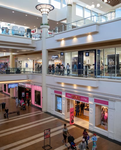 El centro comercial más barato de Nueva York cuenta con más de 150 tiendas de marcas conocidas