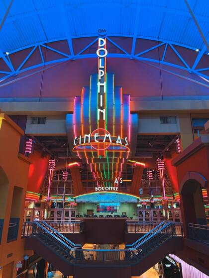 El centro comercial también incluye un cine con salas IMAX