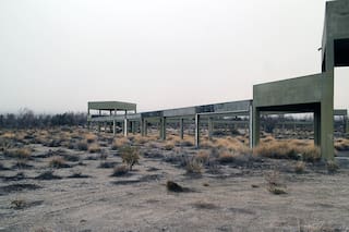 El pueblo que nació con fecha de vencimiento, tuvo más de cinco mil habitantes y hoy atrae al “turismo fantasma”