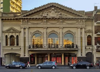 El Centro Cultural 25 de Mayo fue recuperado por los vecinos. Reabrió en 2007.