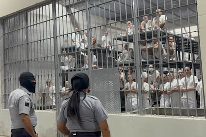 El Centro de Confinamiento del Terrorismo en El Salvador, la cárcel insignia del gobierno de Nayib Bukele