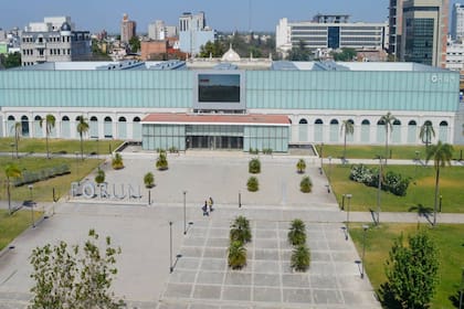 El Centro de Convenciones Forum, en Santiago del Estero, el lugar donde se llevará adelante el primer debate presidencial