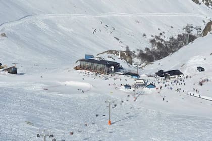 El centro de esquí La Hoya, cerca de Esquel, se prepara para abrir sus actividades la próxima semana