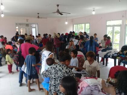 El centro de evacuados de Tartagal, donde los evacuados reciben donaciones