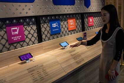 El centro de experiencia sirve para invitar a los clientes potenciales a que observen cómo funcionan los anuncios en Facebook”, comentó Charles Shen, el director ejecutivo de Meet Social