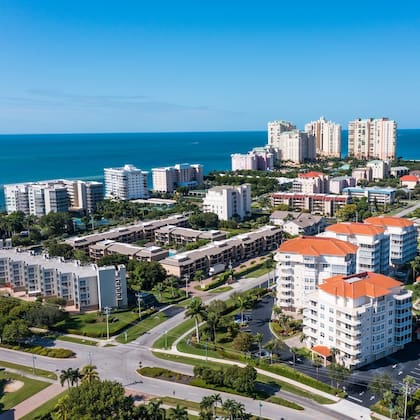 El centro de la ciudad de Naples es el lugar ideal para los amantes de la comida por su oferta de restaurantes