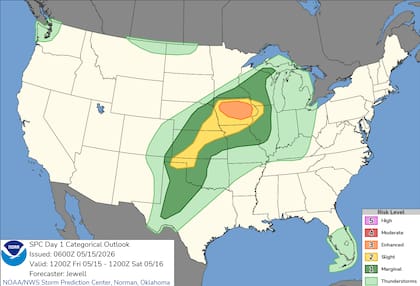 El Centro de Predicción de Tormentas (SPC) identificó a Iowa como el epicentro del riesgo para este viernes, donde la humedad en niveles bajos favorecerá el desarrollo de tormentas rotativas