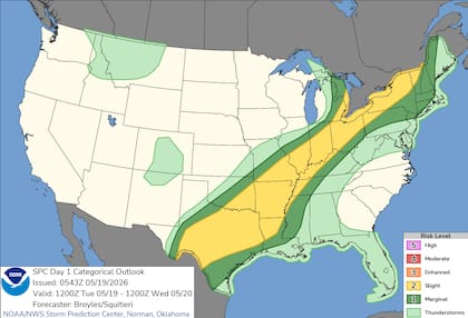 El Centro de Predicción de Tormentas (SPC) activó el nivel de riesgo amarillo desde el sur de las Grandes Llanuras hasta los Grandes Lagos debido a la intensa inestabilidad del aire