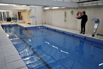 El Centro de Rehabilitación acuática permanece cerrado desde el 20 de marzo; Alejandro Lagasa, su dueño, dice que sus pacientes se están deteriorando 