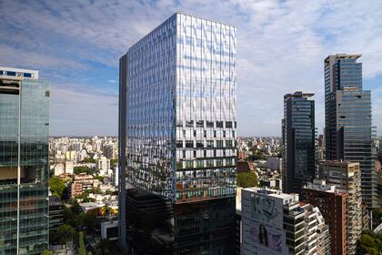 El Centro Empresarial Libertador es un edificio de oficinas con gimnasio, bicicletero y coffee-point, entre otros amenities.