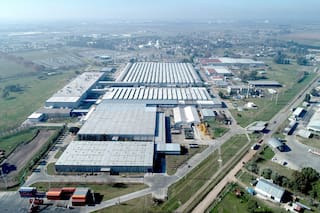 Una automotriz aumenta su producción, agrega un nuevo producto y advierte sobre los autos chinos