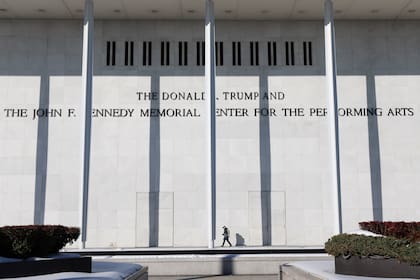 El Centro John F. Kennedy para las Artes Escénicas, ahora también se llama Donald Trump