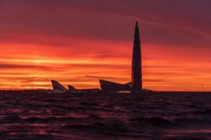 El Centro Lakhta de San Petersburgo, con sus 462 metros, es el más alto de Europa, pero no la edificación más querida de la ciudad