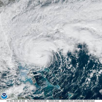 El Centro Nacional de Huracanes actualizó sobre la ubicación de la tormenta tropical Nicole sobre la isla Grand Bahama