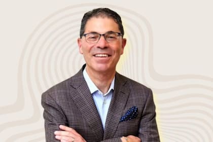 El CEO de Macy’s, Tony Spring, confirmó que el cierre de tiendas en Estados Unidos forma parte del plan “Bold New Chapter”, que busca enfocar recursos en locales con mejor rendimiento y modernizar la experiencia de compra