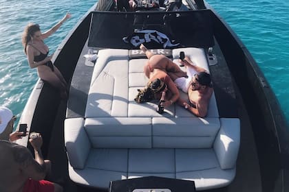 El CEO de OnlyFans suele publicar fotos en yates y destinos paradisíacos