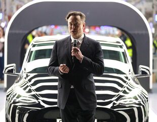 El CEO de Tesla, Elon Musk, pidió una pausa de seis meses en los avances de IA
