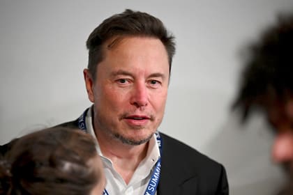 El CEO de Tesla y SpaceX, Elon Musk, asiste a un foro de inteligencia artificial, en Bletchley Park, Inglaterra, 1 de noviembre de 2023. (Leon Neal/Pool foto, vía AP)