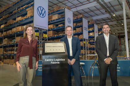 El CEO de Volkswagen Group Argentina, Thomas Owsianski, el Director Comercial, Martín Massimino y la Directora de Asuntos Corporativos, Legales y Públicos, Angie Stelzer