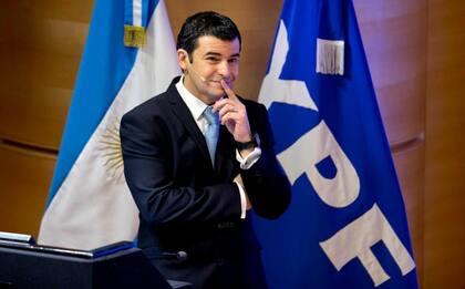 El CEO de YPF, Miguel Galuccio en la última conferencia de prensa que ofreció tras sus primeros 100 días al frente de la compañía