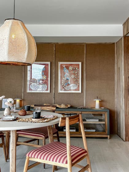 El cereza puede estar presente en tapizados, almohadones o pequeños detalles, si no se animan a una pared completa