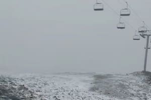 En pleno verano, la nieve sorprendió a los turistas en el cerro Catedral