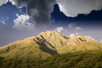 El cerro Uritorco, en Capilla del Monte, tiene 1979 metros de altura