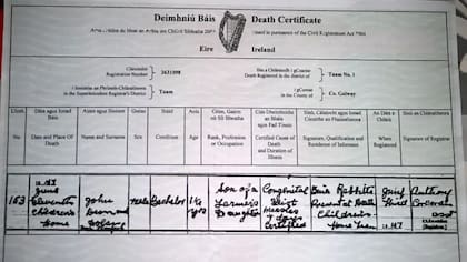 El certificado de defunción de John enumera "idiota congénito" y "sarampión" como causa de muerte