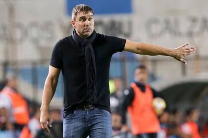 El Chacho Coudet pedirá refuerzos y que no le desarmen el plantel