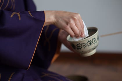 El chadō es el arte de preparar y servir el té matcha en modo ritual.