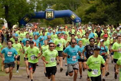 El Challenge larga con Ferreira (de negro) buscando la punta