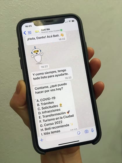 El Chatbot "Boti" de CABA responde en tiempo real ante la consulta sobre el estacionamiento; se puede consultar por dirección, ubicación o rever la reglamentación