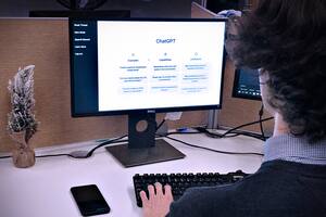 El ChatGPT fue desarrollado por la starup OpenAI, fundada por Sam Altman