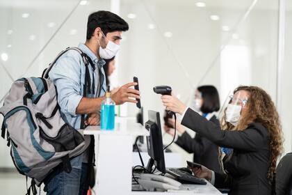 El check in en un aeropuerto en tiempos de coronavirus