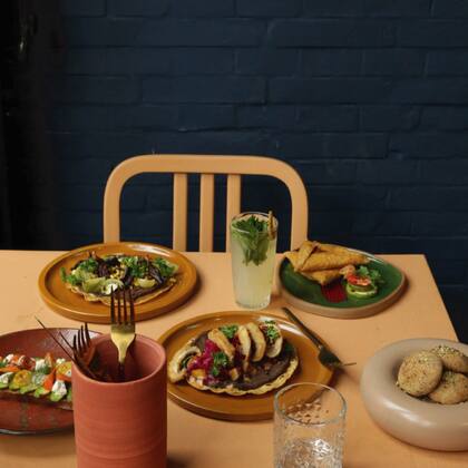 El chef detrás de Oleada es un multipremiado cocinero norteamericano, Matthew Kenney.