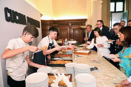 El chef Donato De Santis, ausente con aviso por estar grabando MasterChef, mandó a su equipo de cocina.