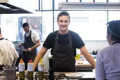 El chef Martín Lukesch, a cargo de la cocina de El Preferido