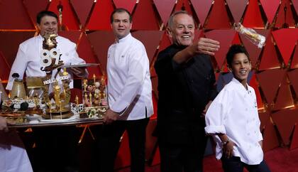 El chef Wolfgang Puck con sus deliciosas creaciones para que disfruten las estrellas